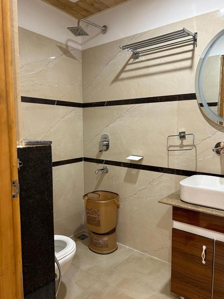 Hotel Ma Heights Далхаузи Экстерьер фото